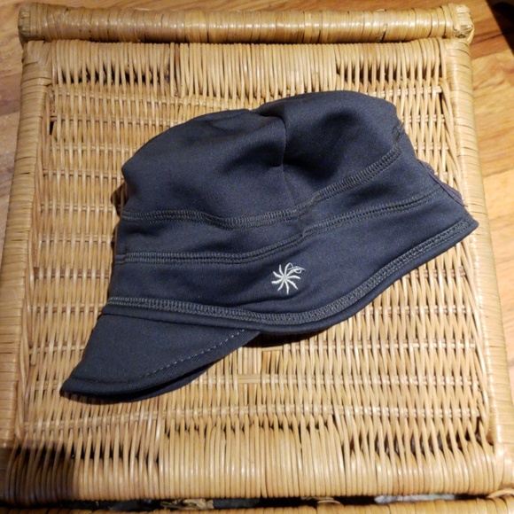 polartec hat with brim